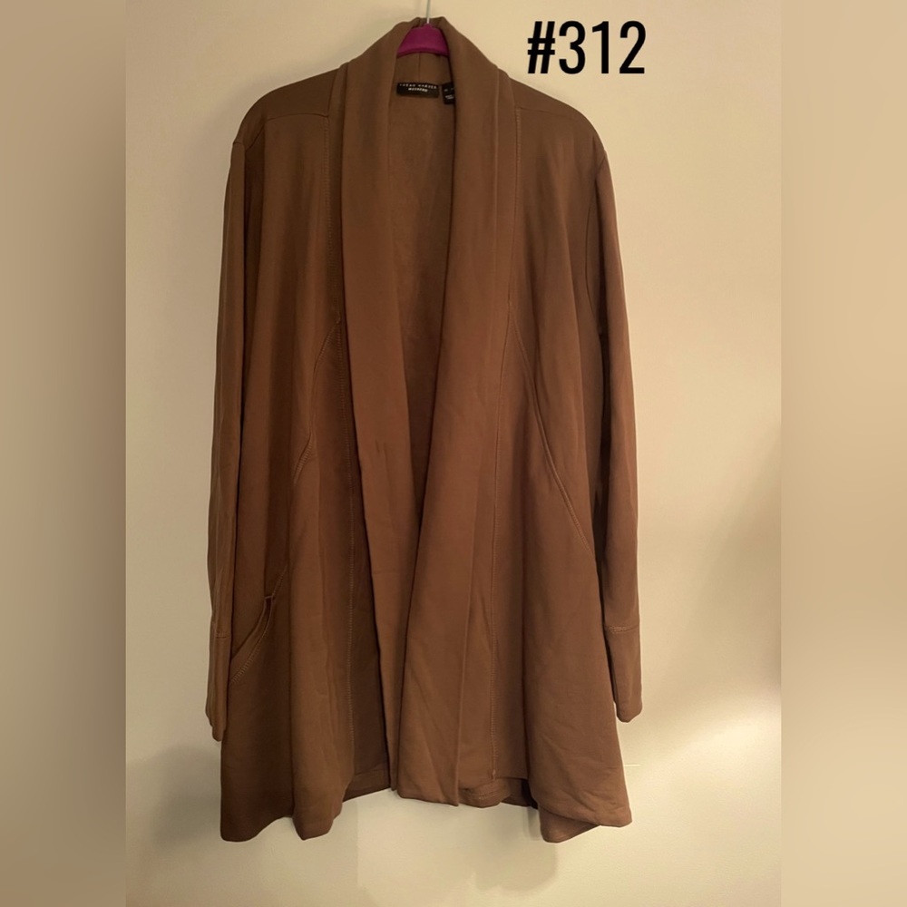 Susan Graver Weekend 4x coat front closure, has pockets. So soft! $20